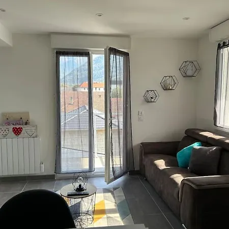 Cosy Avec 1 Place De Parking Privee Albertville